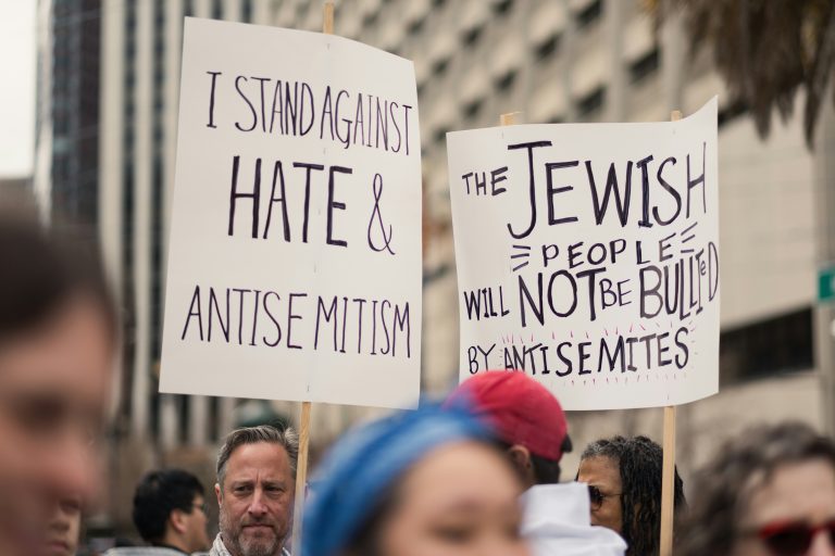 Featured image for an article about Yehuda Atlas and criticism of Israel